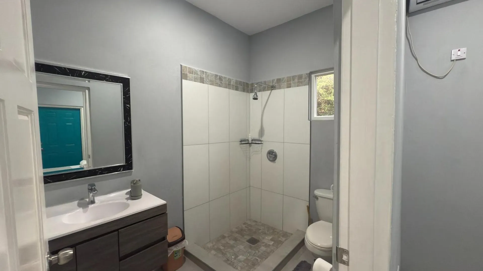 Hilltop Condos Unit #2 Gros Islet Apartment